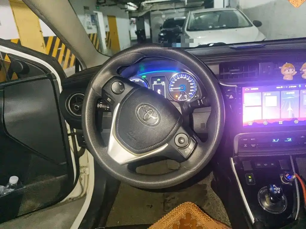 Toyota Corolla Hybrid — миниатюра 3
