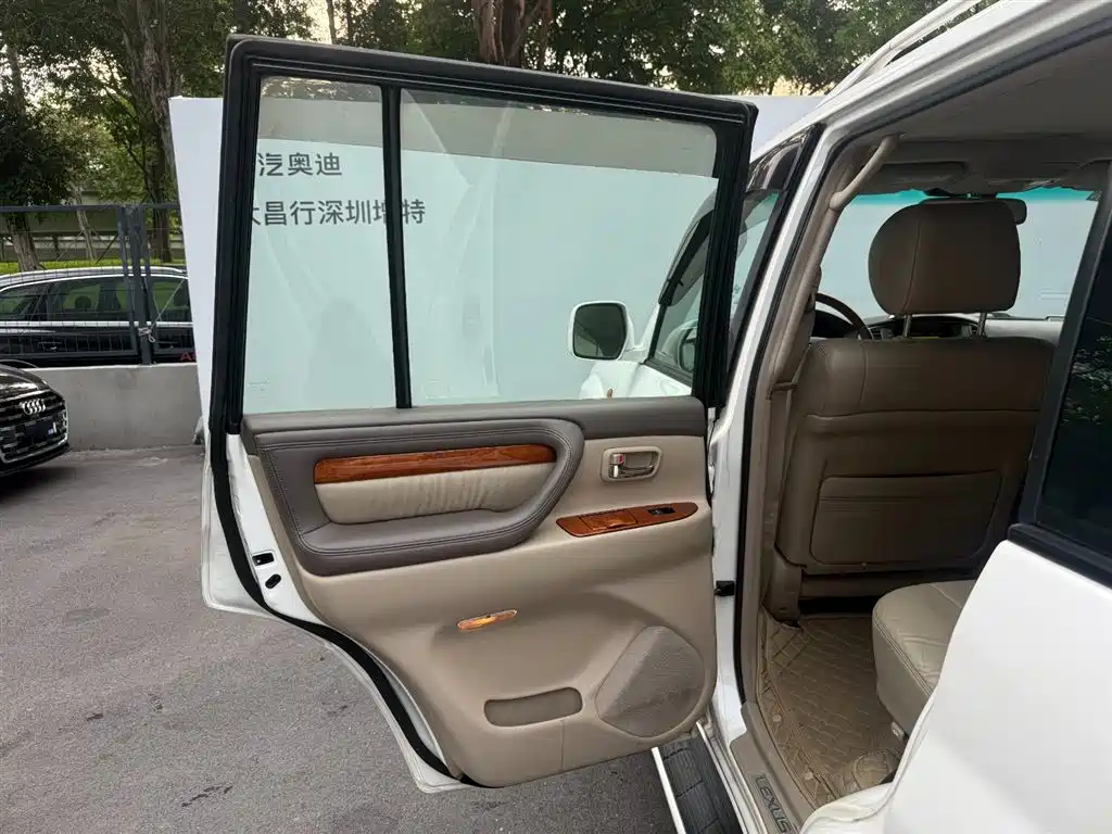 Lexus LX — миниатюра 11