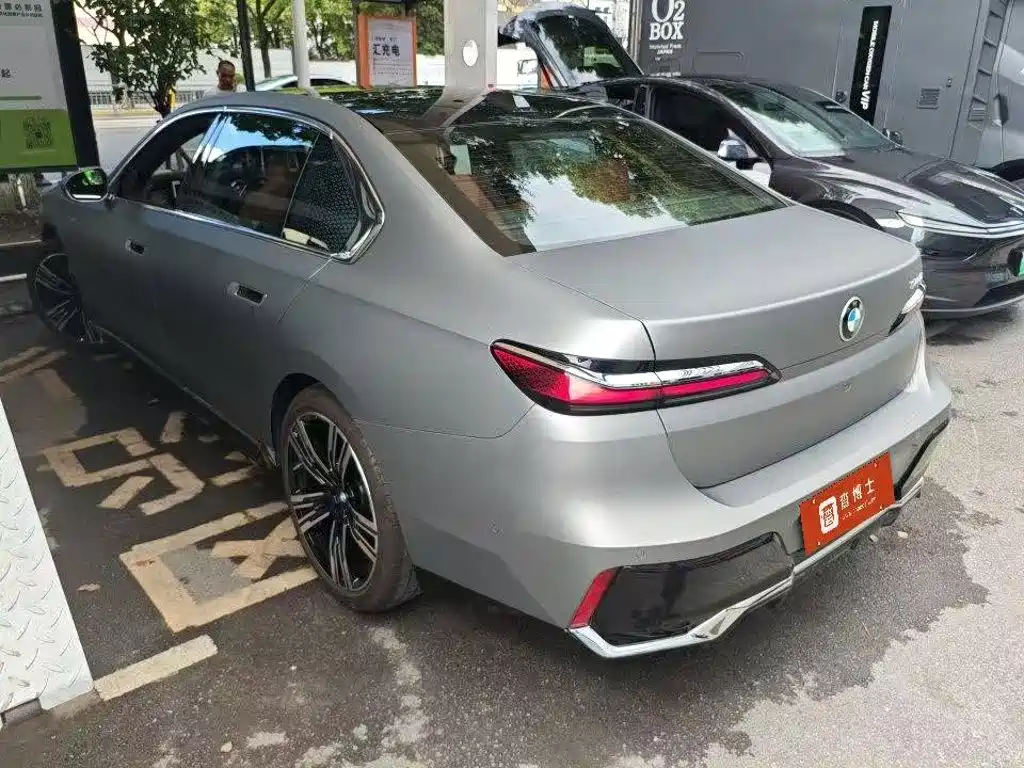 BMW 7 Series — миниатюра 4