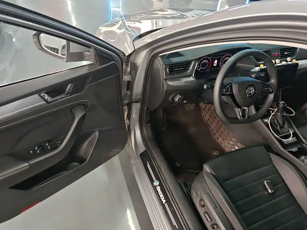Skoda Superb — миниатюра 16