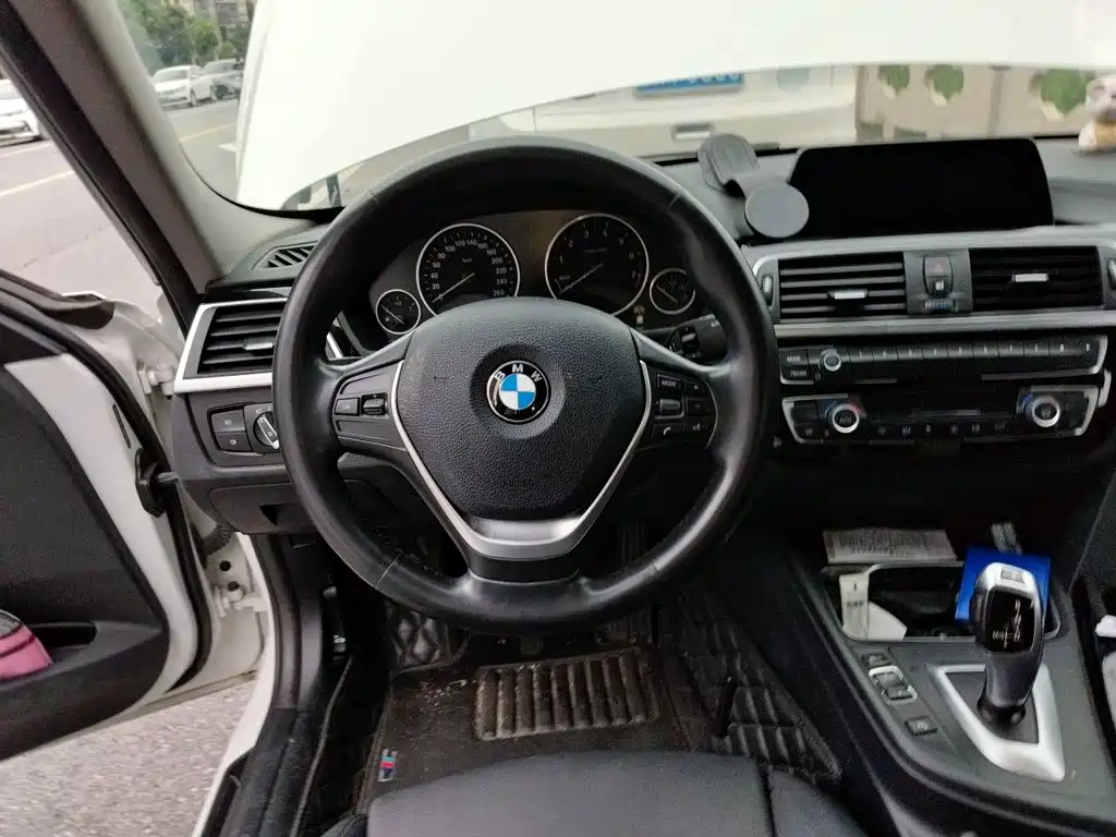 BMW 3 Series — миниатюра 3