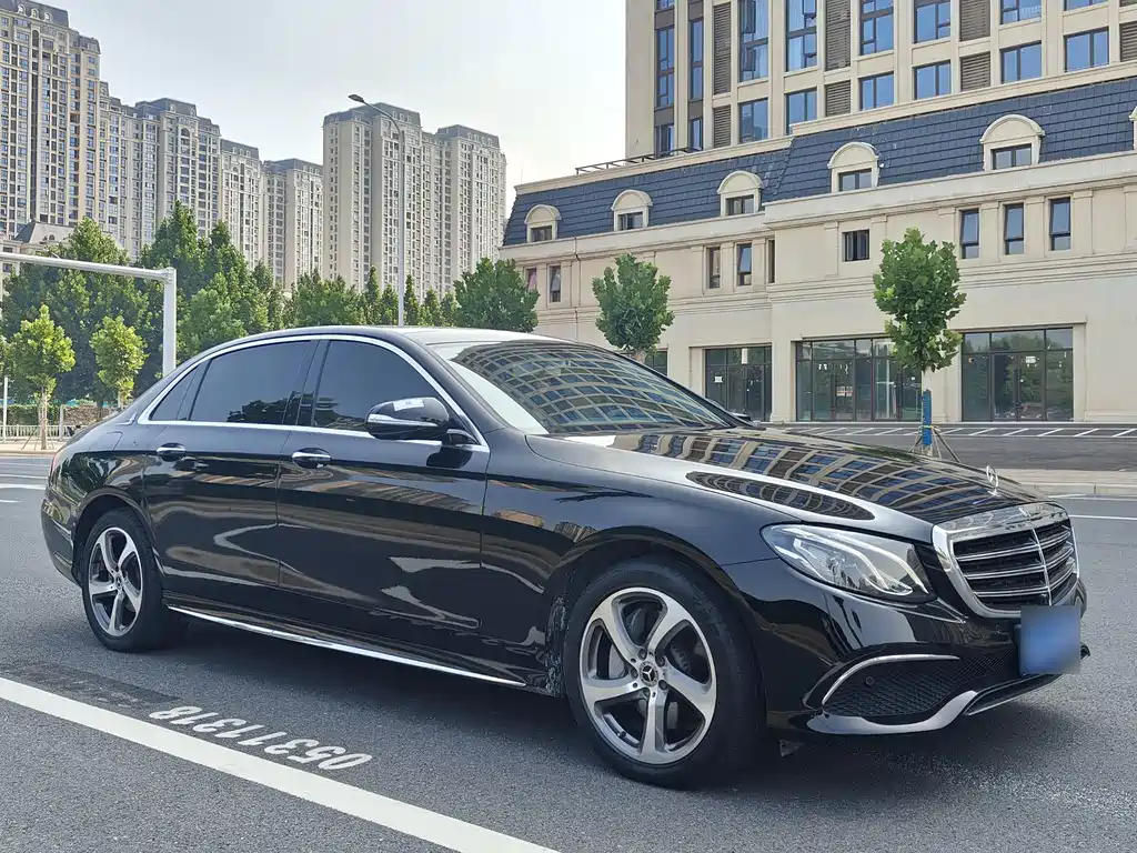 Mercedes-Benz E-Class — миниатюра 3