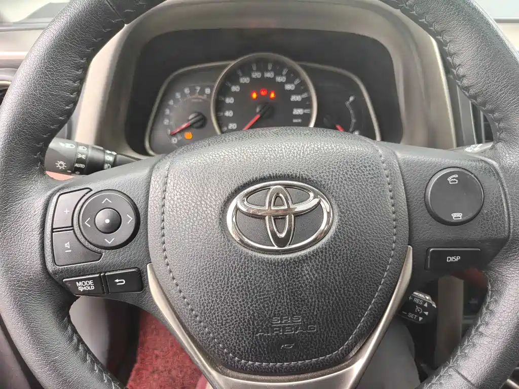 Toyota RAV4 — миниатюра 8