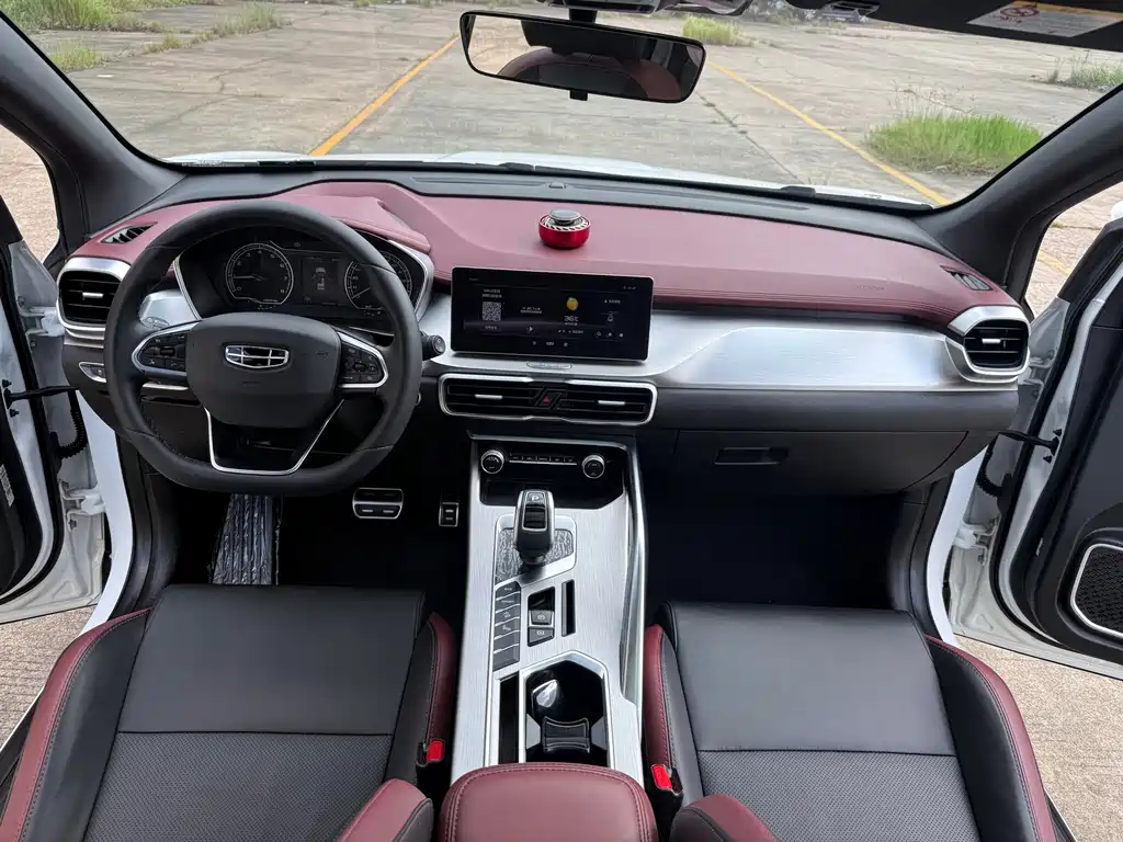 Geely Binyue — миниатюра 13