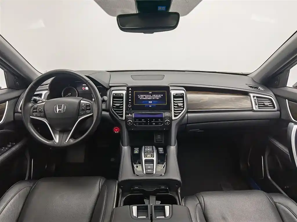 HONDA UR V