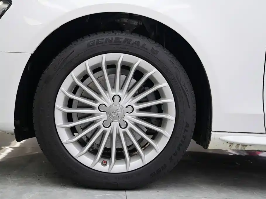 Audi A4L — миниатюра 5