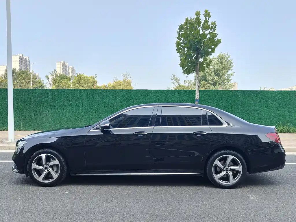 Mercedes-Benz E-Class — миниатюра 18