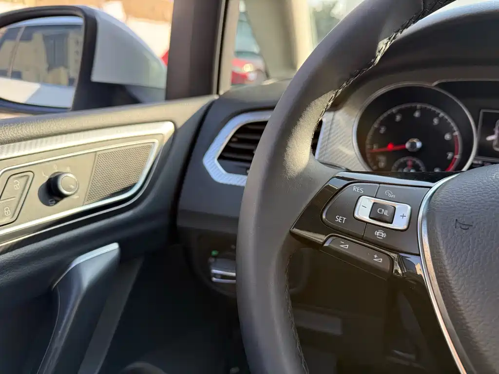 VOLKSWAGEN GOLF*JIAYU