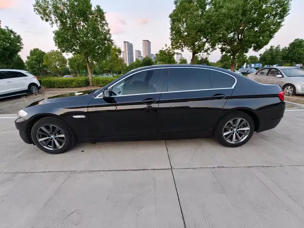 BMW 5 Series — миниатюра 4