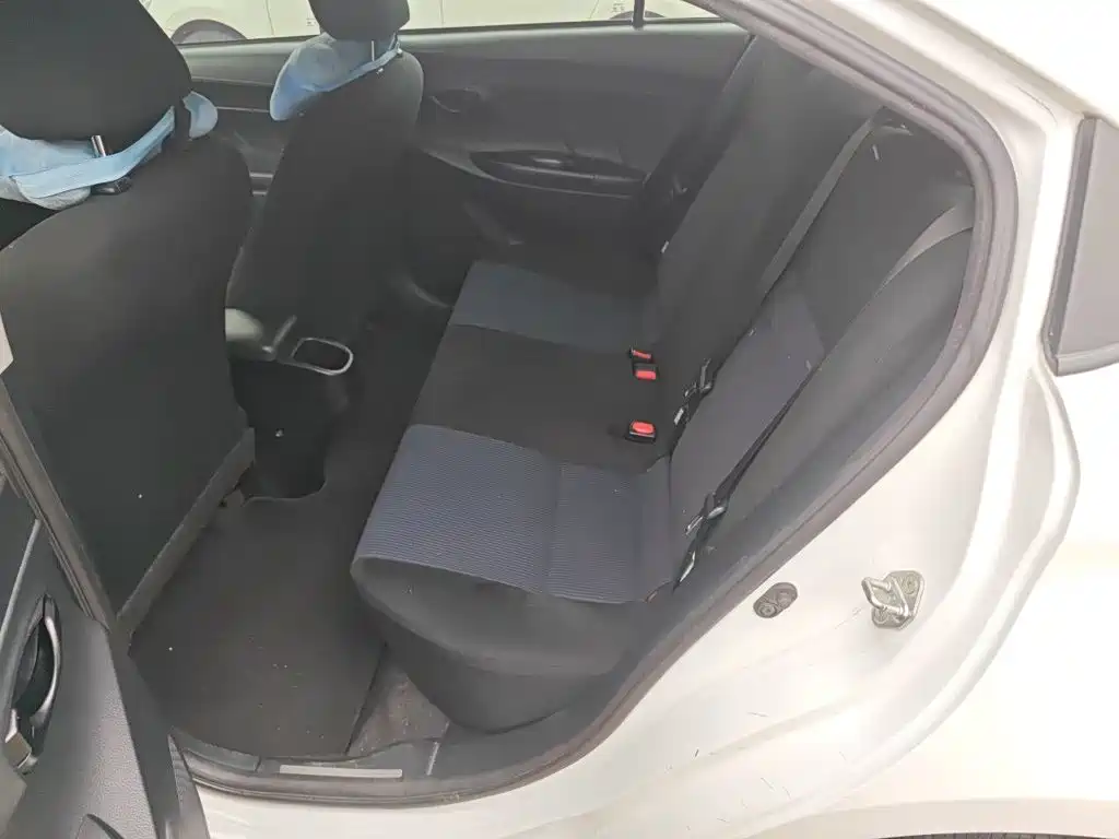 Toyota Yaris L — миниатюра 15