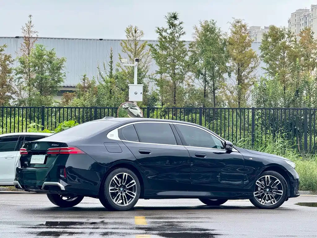 BMW 5 Series — миниатюра 20