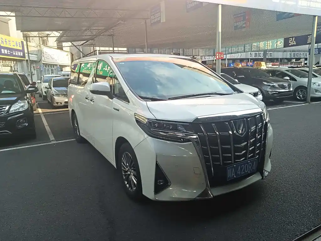 Toyota Alphard — миниатюра 3