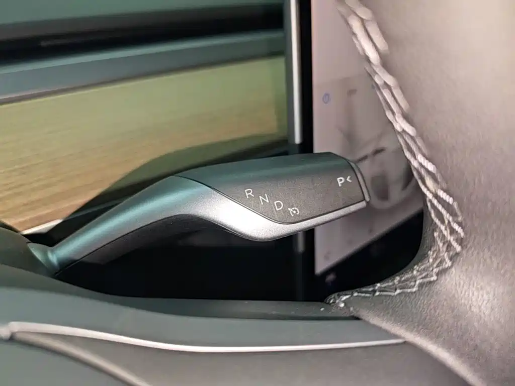 Tesla Model Y — миниатюра 14