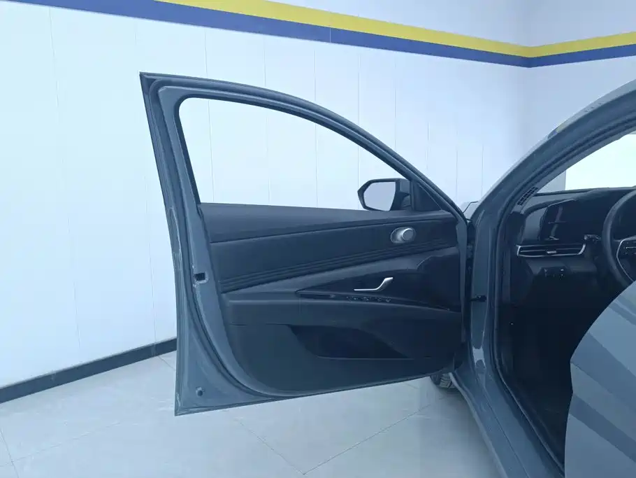 Hyundai Elantra — миниатюра 7
