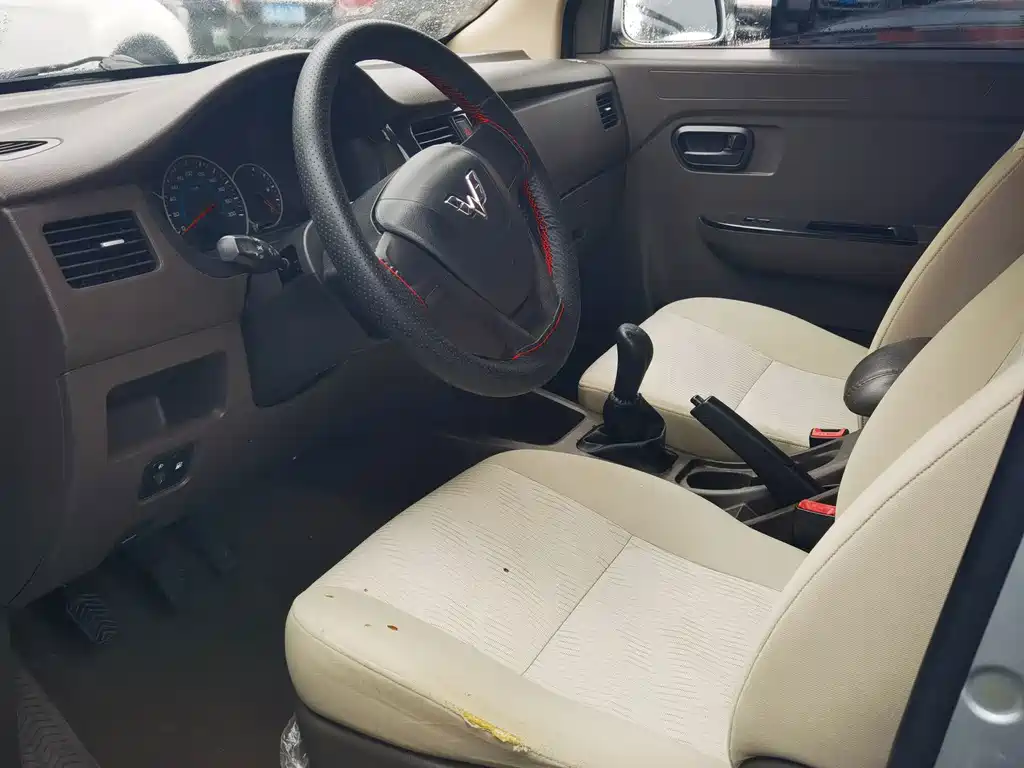 Wuling Rongguang V — миниатюра 3