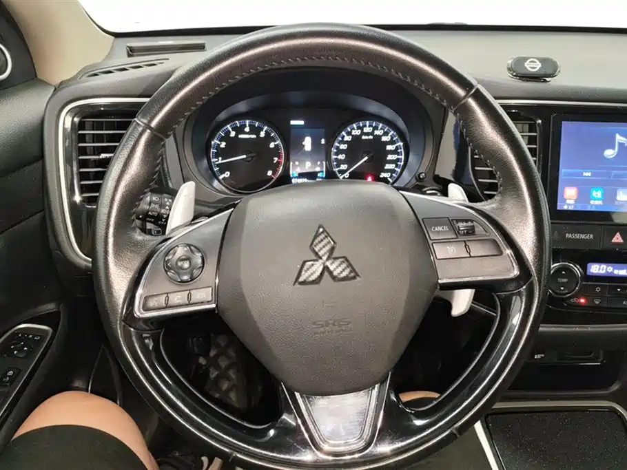 MITSUBISHI OUTLANDER