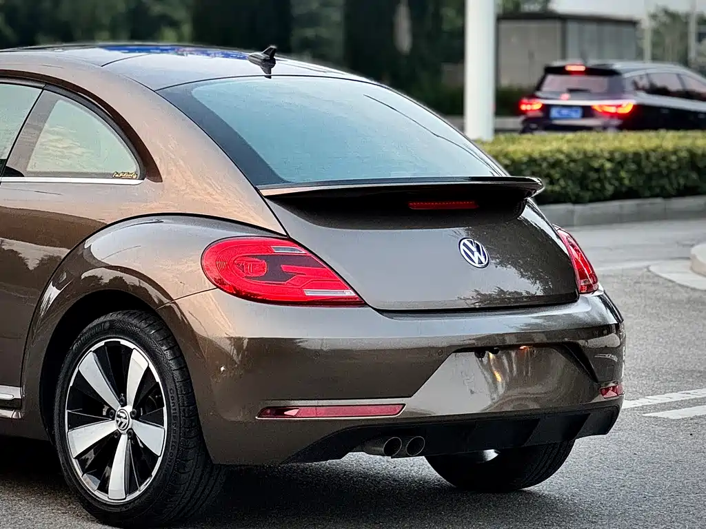 VOLKSWAGEN BEETLE