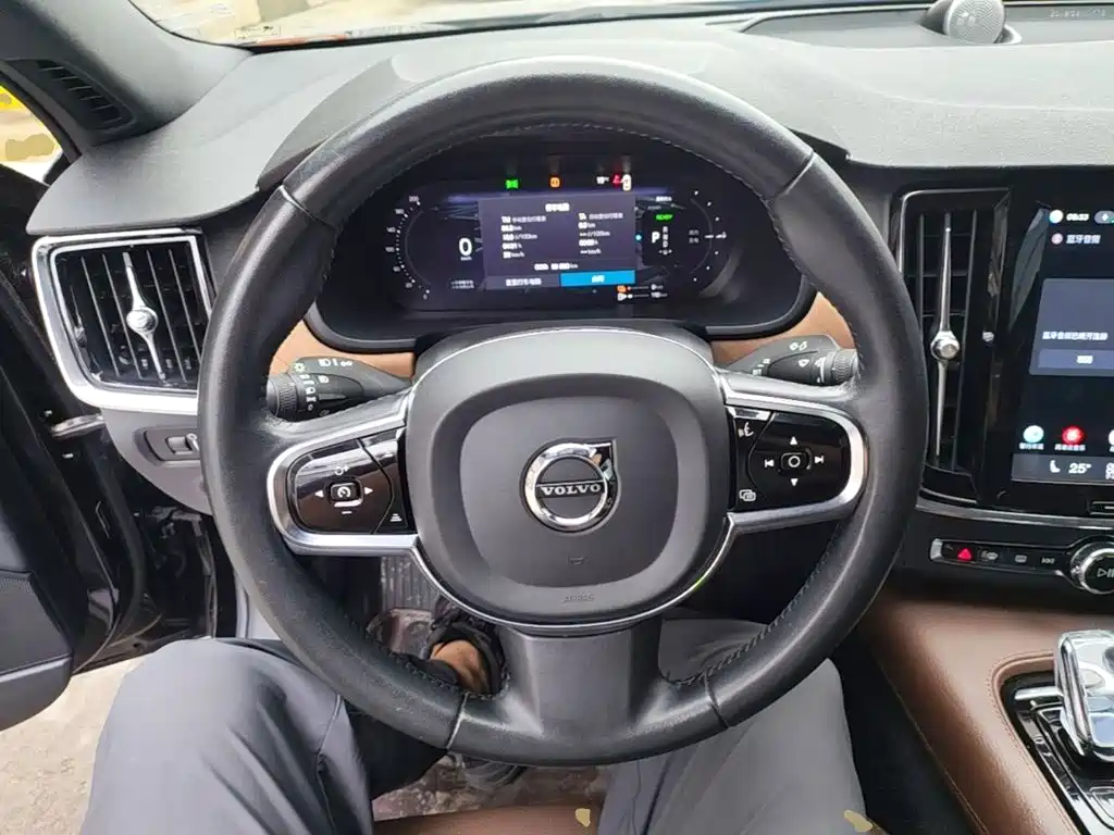 Volvo S90 PHEV — миниатюра 11