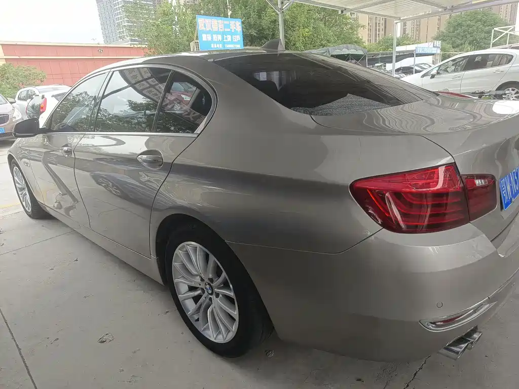 BMW 5 Series — миниатюра 9