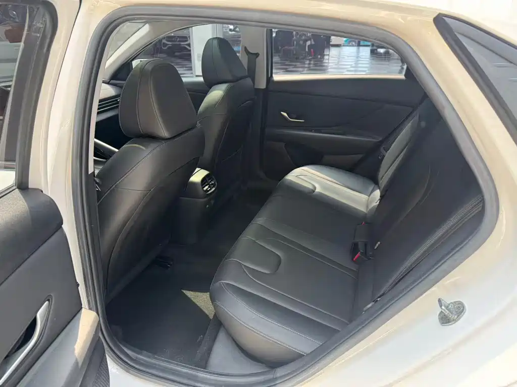 Hyundai Elantra — миниатюра 20