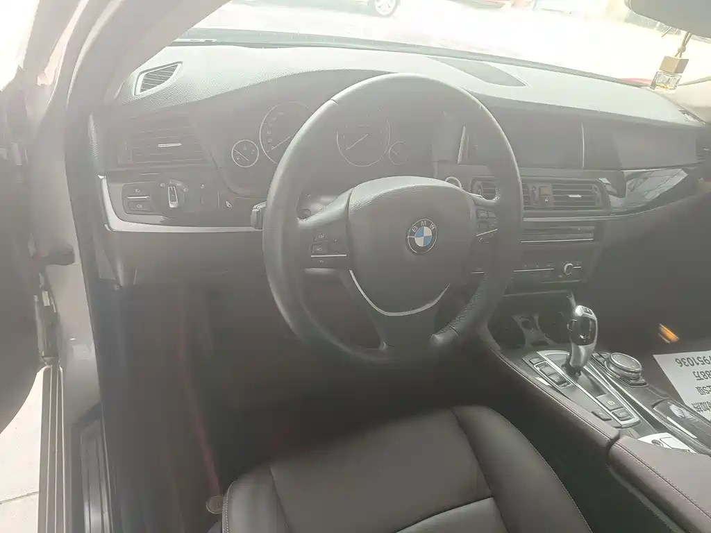 BMW 5 Series — миниатюра 4
