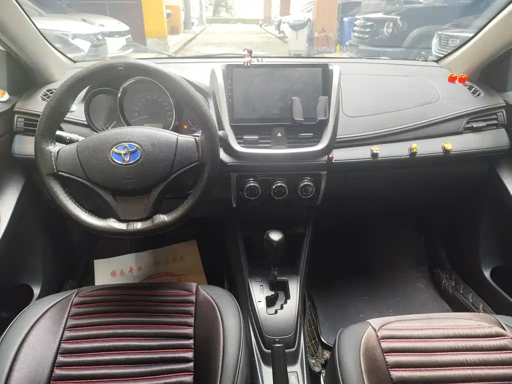 Toyota Yaris L — миниатюра 5