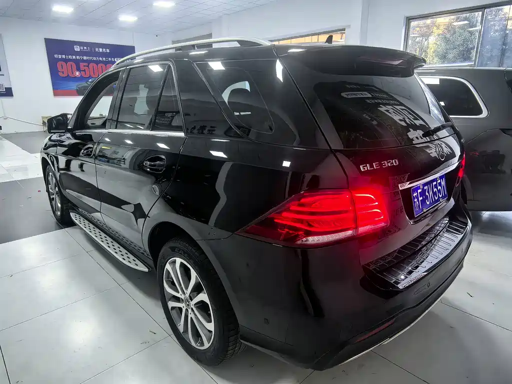 Mercedes-Benz GLE (Import) — миниатюра 7