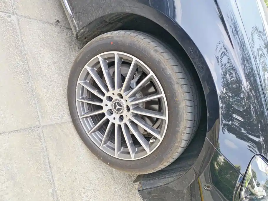 Mercedes-Benz E-Class — миниатюра 6
