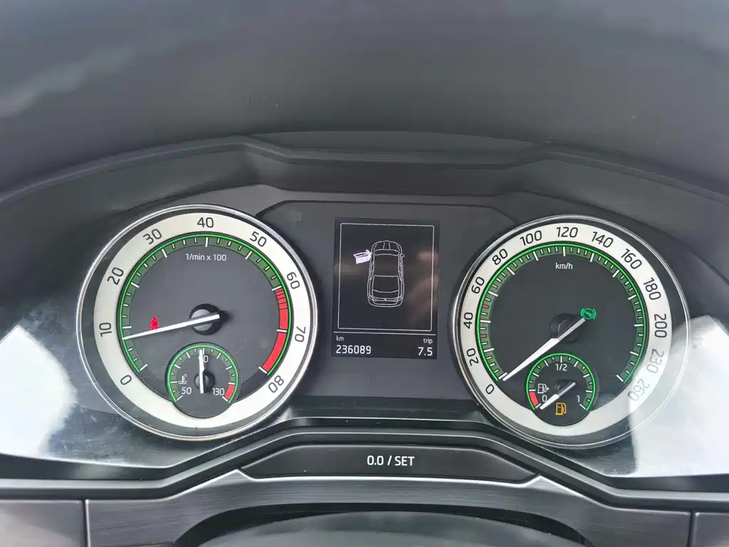 Skoda Superb — миниатюра 8