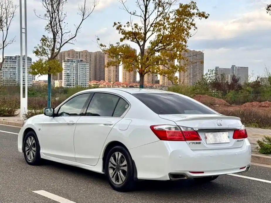 Honda Accord — миниатюра 9