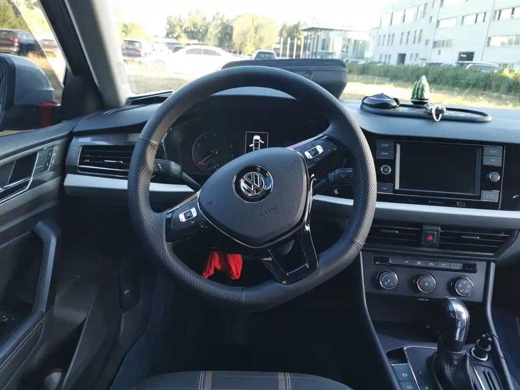 Volkswagen Lavida — миниатюра 3