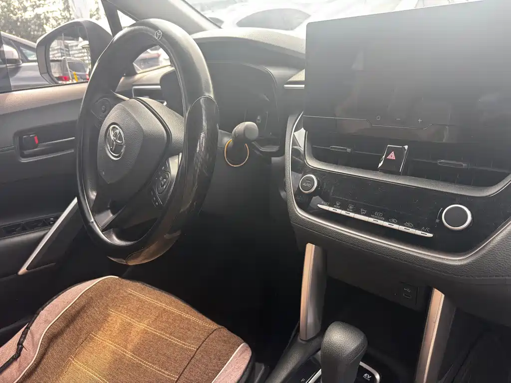 Toyota Corolla Cross — миниатюра 12
