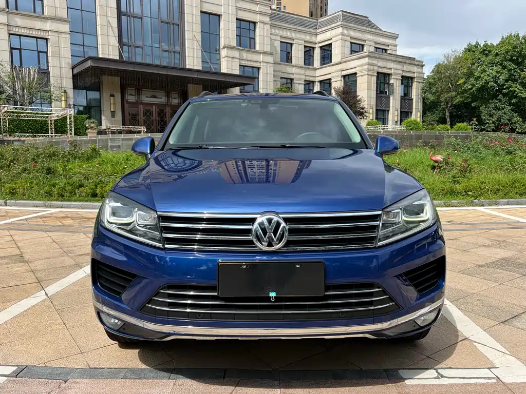 VOLKSWAGEN TOUAREG