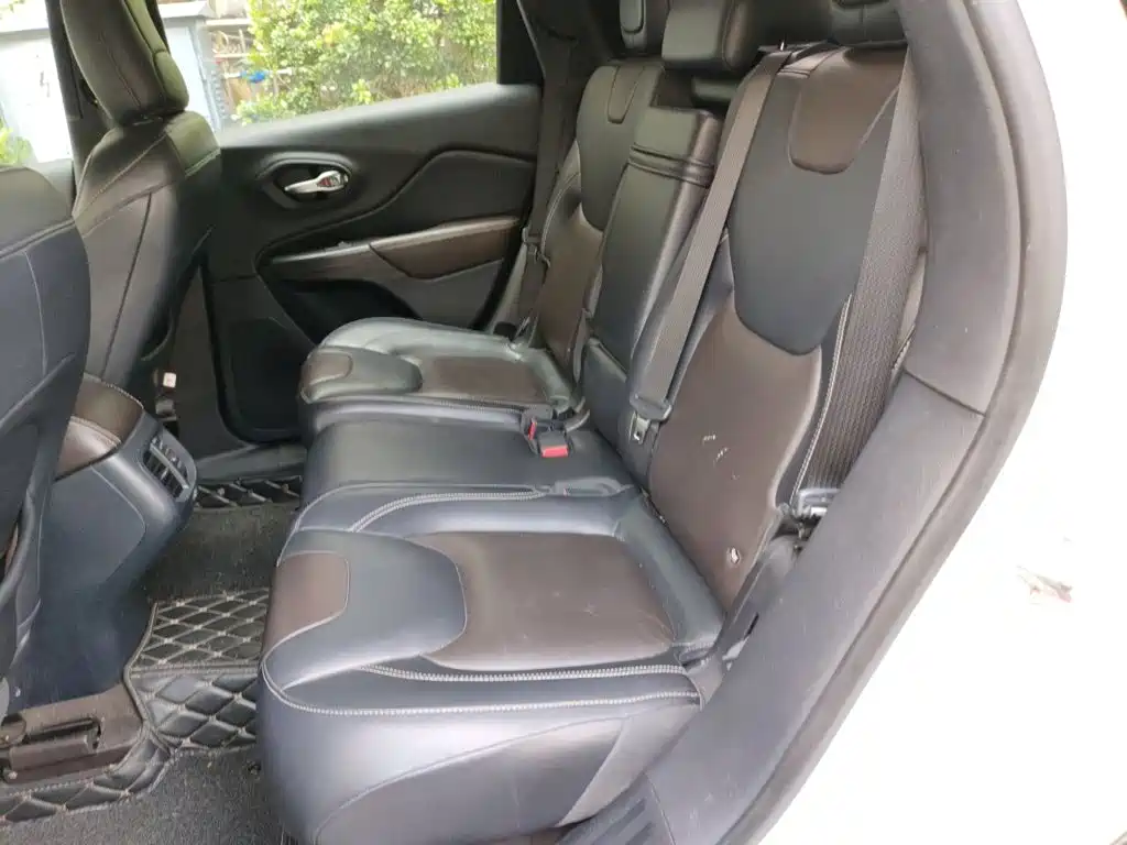Jeep Cherokee — миниатюра 13