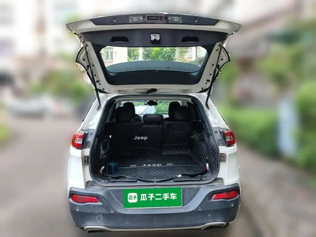 Jeep Cherokee — миниатюра 15