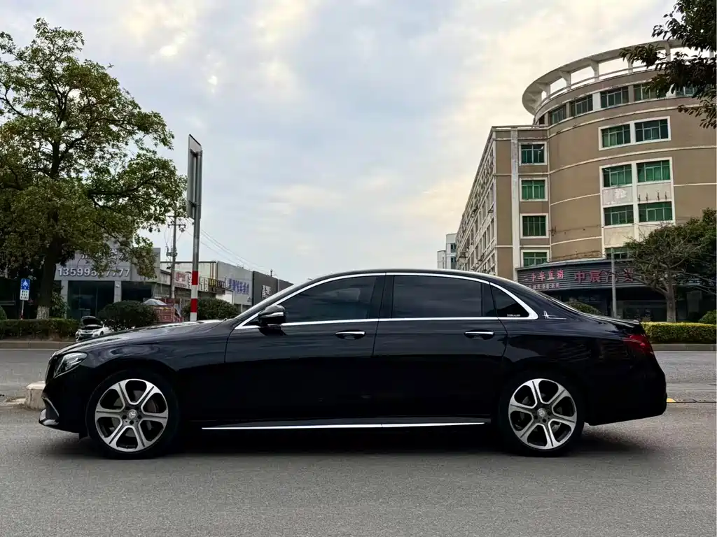 MERCEDES-BENZ E CLASS