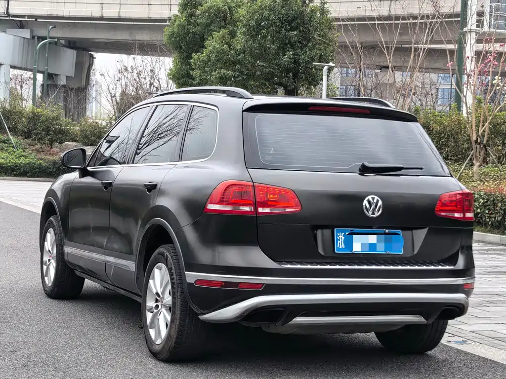 VOLKSWAGEN TOUAREG