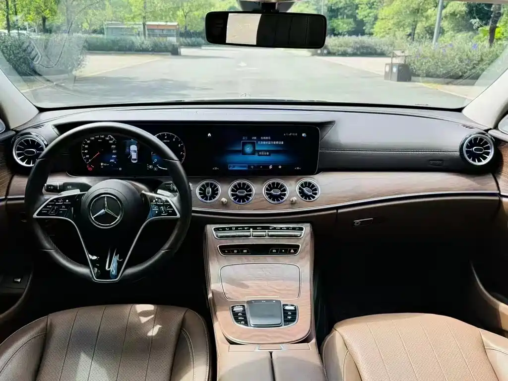 Mercedes-Benz E-Class — миниатюра 5
