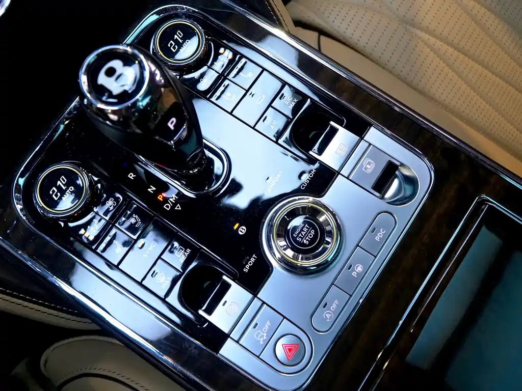 Bentley Flying Spur — миниатюра 18