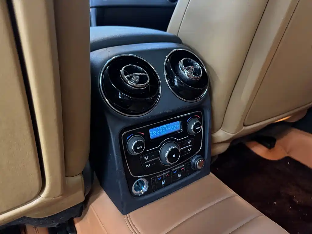Jaguar XJ — миниатюра 18