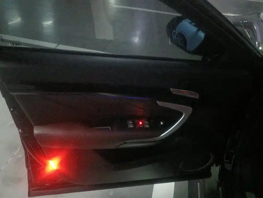 WEI PAI WEI BRAND VV7