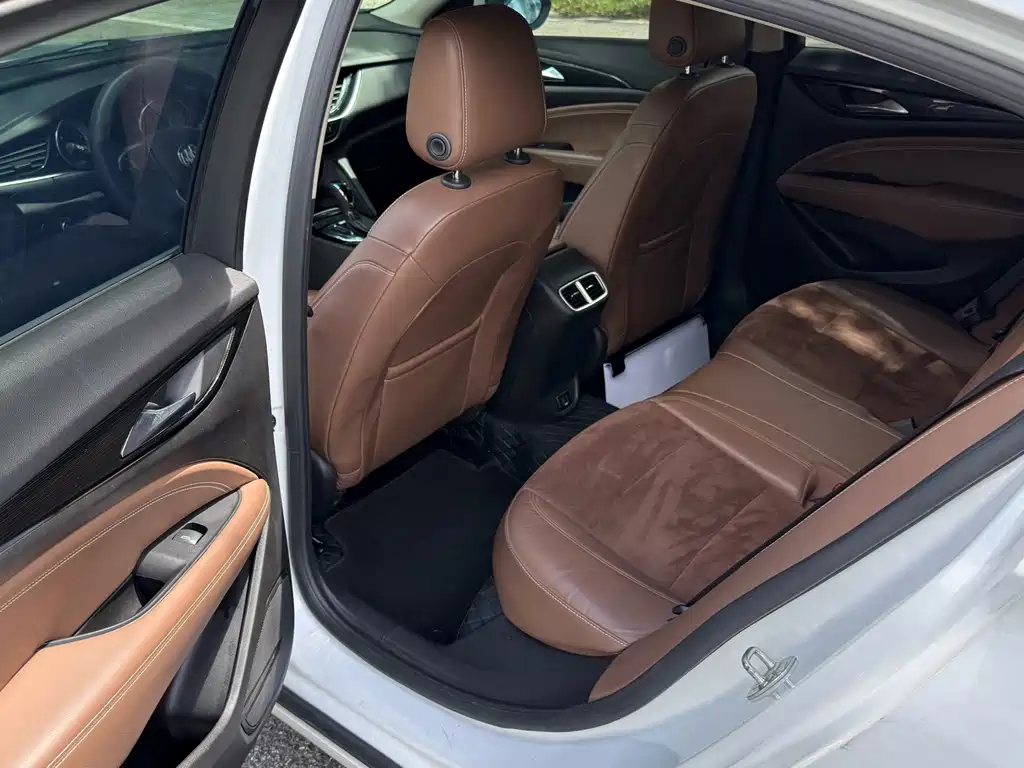 Buick Regal — миниатюра 12