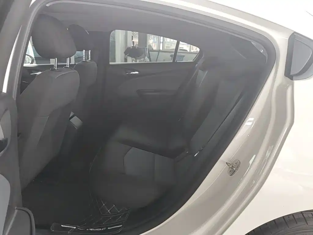 Chevrolet Cruze — миниатюра 17