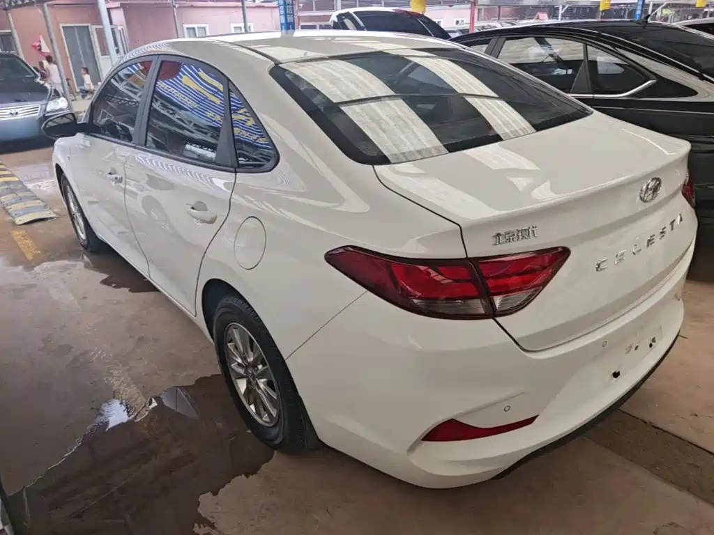 Hyundai Elantra — миниатюра 5