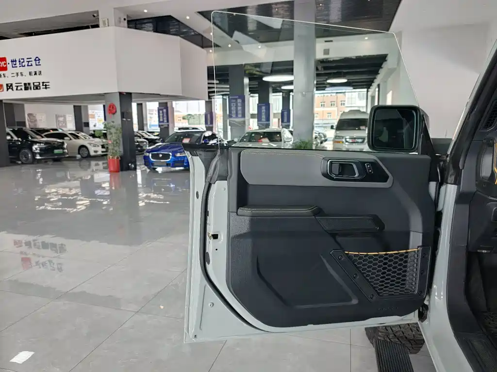 Ford Bronco — миниатюра 13