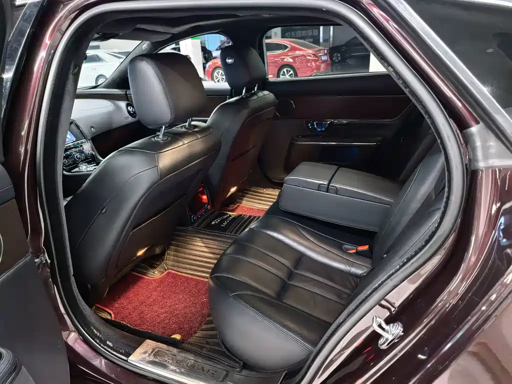 Jaguar XJ — миниатюра 8