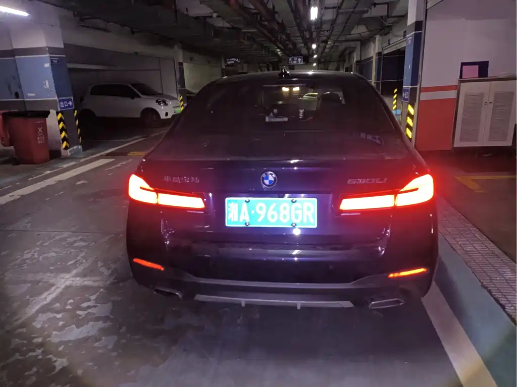 BMW 5 Series — миниатюра 11