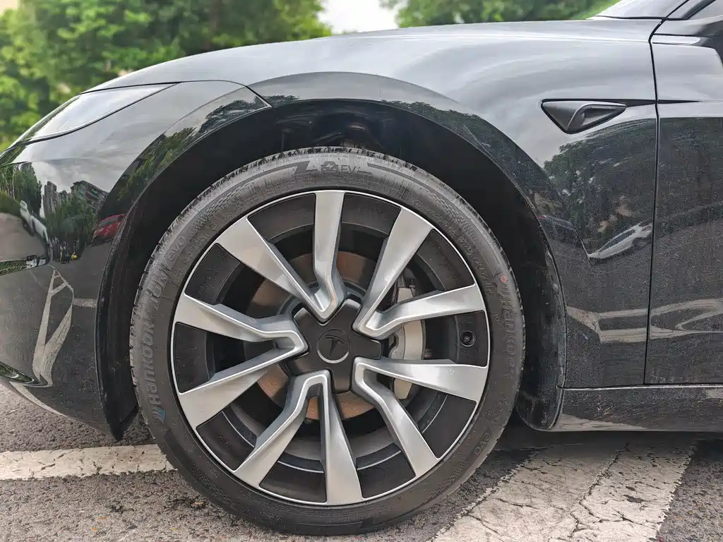Tesla Model 3 — миниатюра 6