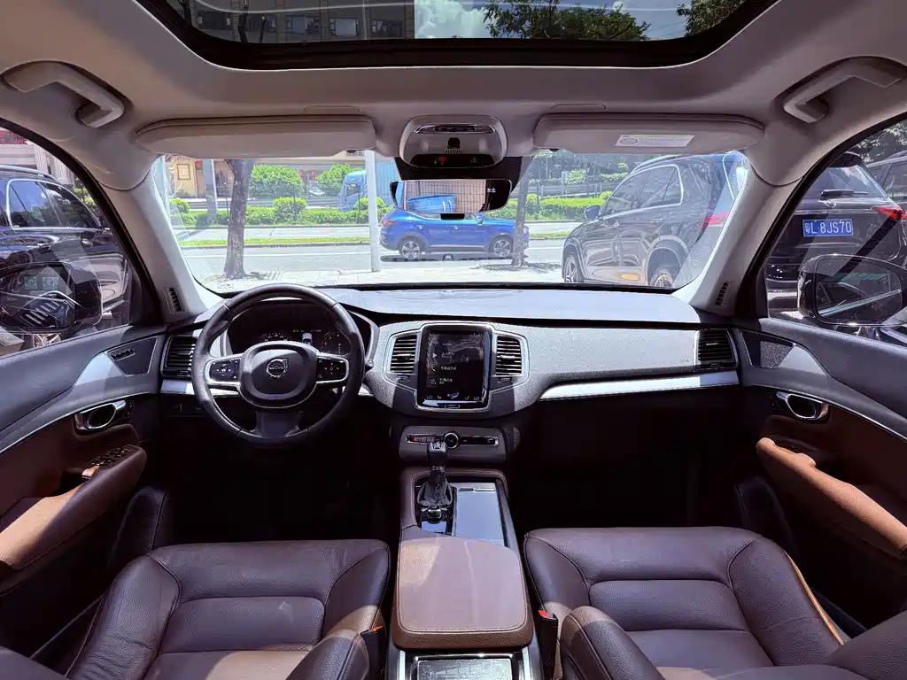 Volvo XC90 — миниатюра 8