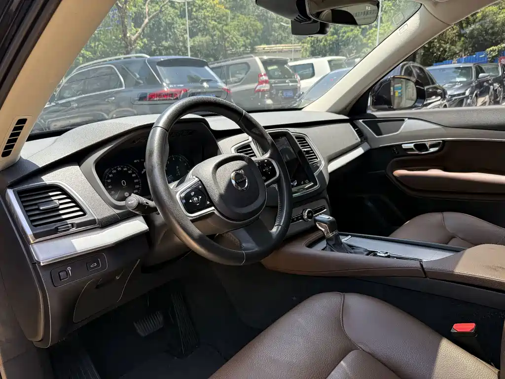 Volvo XC90 — миниатюра 10